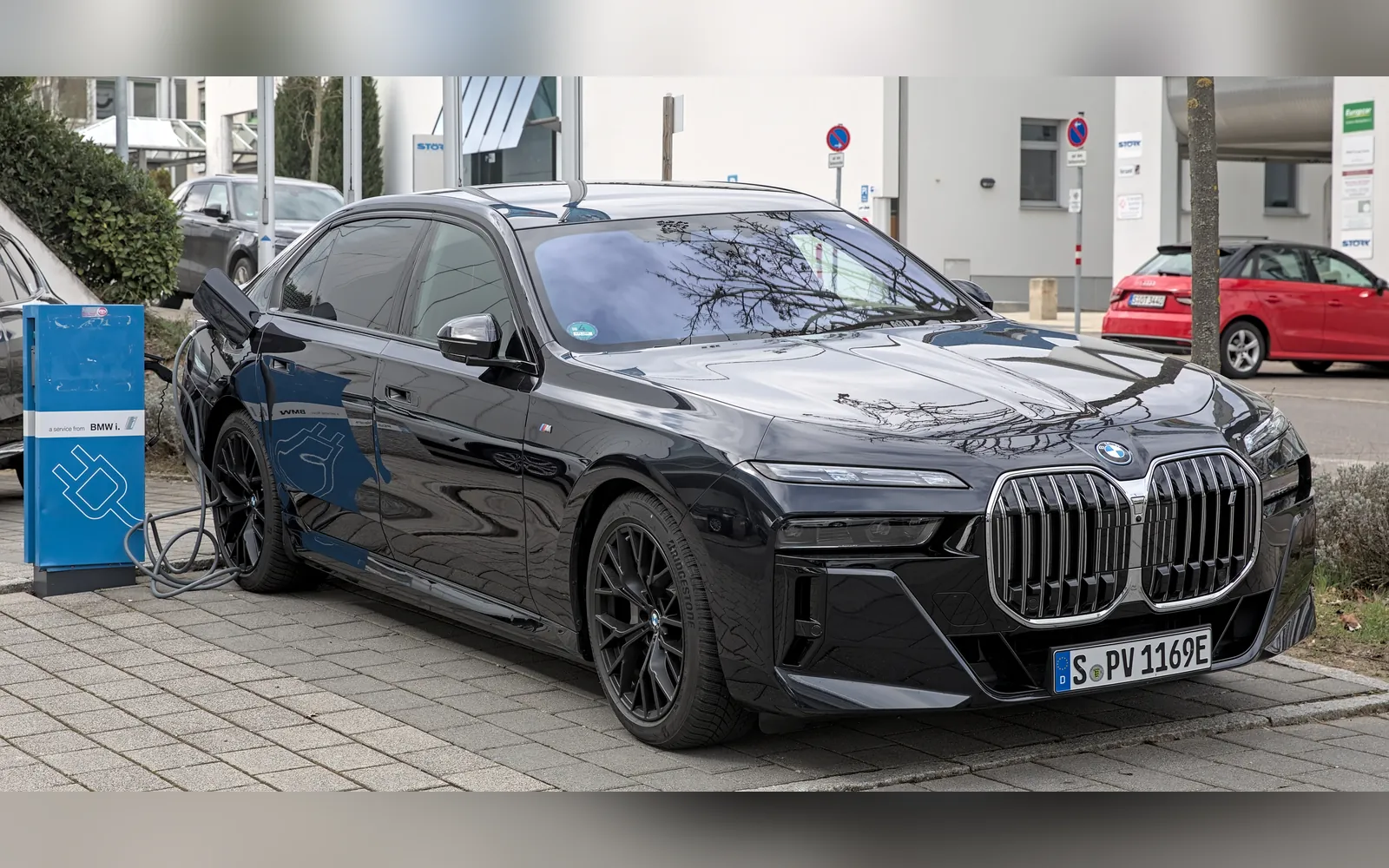 BMW i7