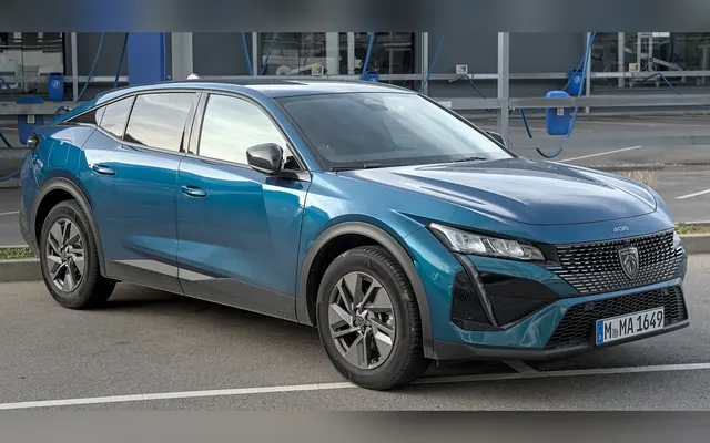Peugeot e-408