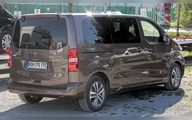 Peugeot e-Traveller