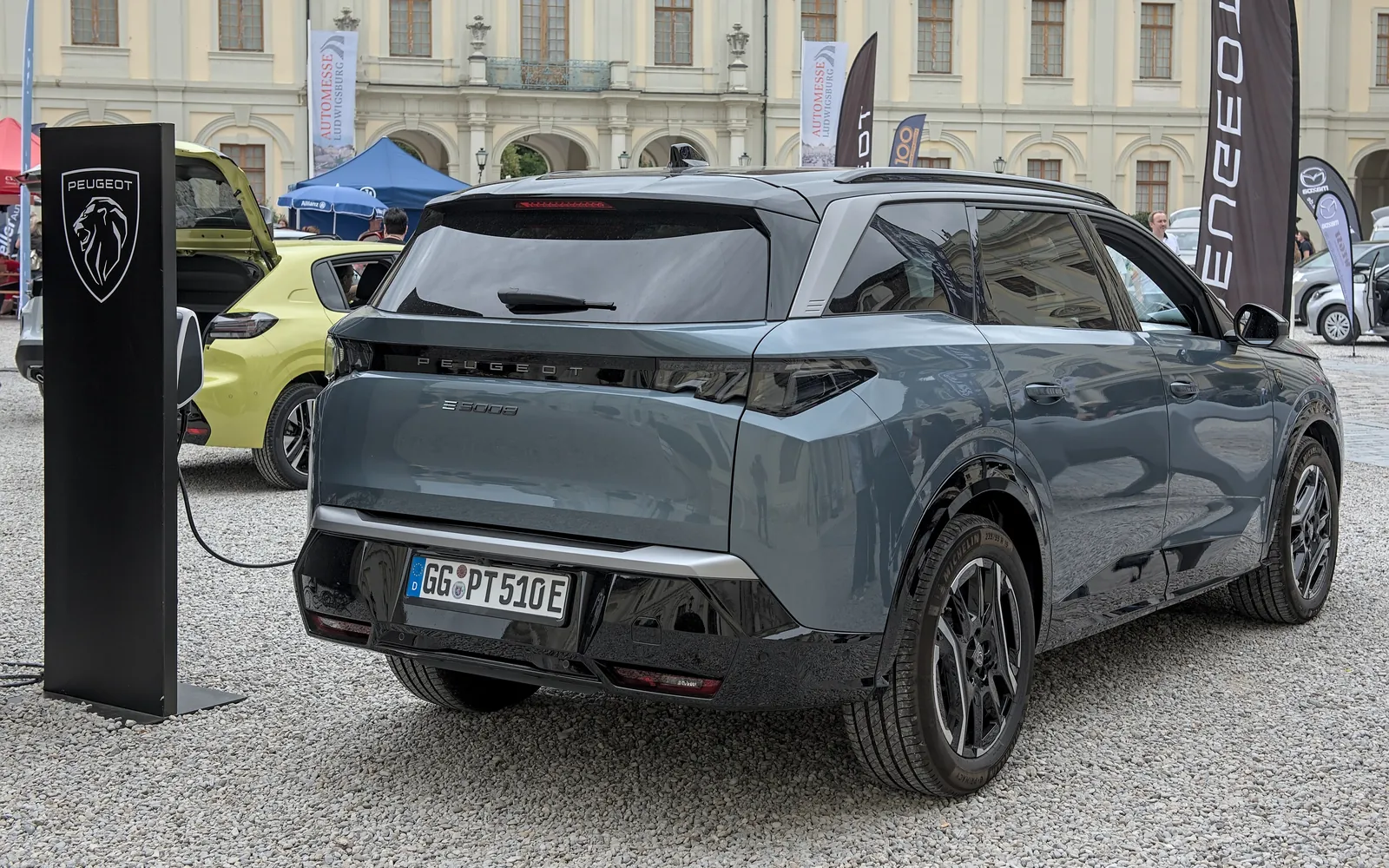 Peugeot e-5008